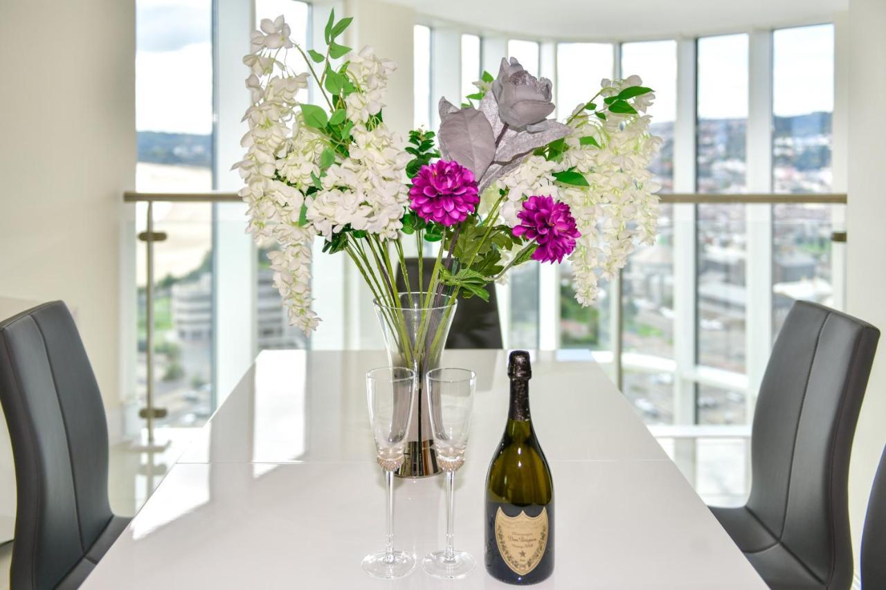 Just Stay Wales - Meridian Quay Penthouses Суонси Экстерьер фото