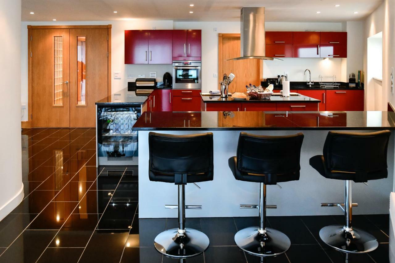 Just Stay Wales - Meridian Quay Penthouses Суонси Экстерьер фото