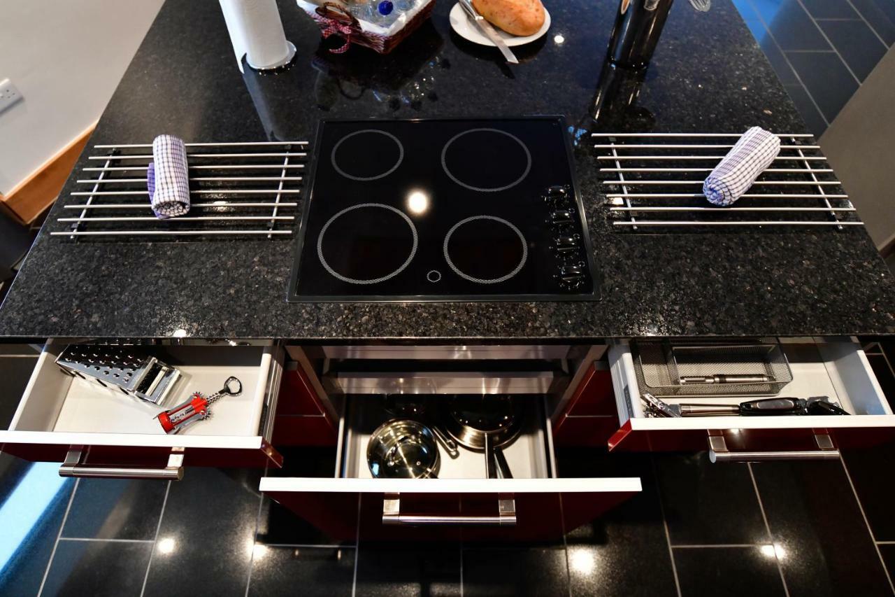 Just Stay Wales - Meridian Quay Penthouses Суонси Экстерьер фото